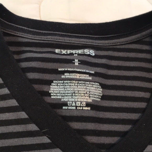 Express black striped size Medium T-shirt - Picture 2 of 3